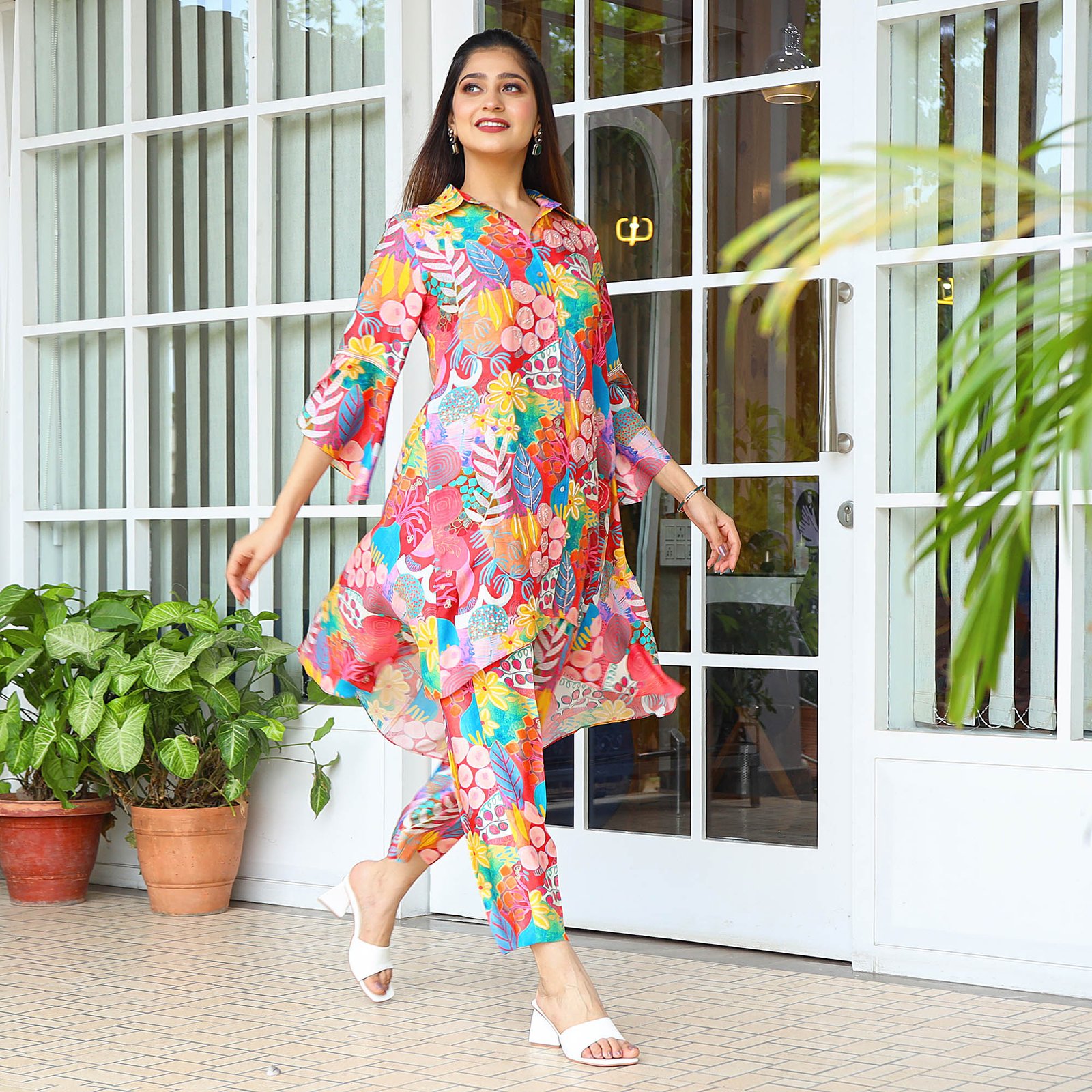 Printed co-ord set- Flared relaxed Fit tuic with printed fitted pants - Image 4